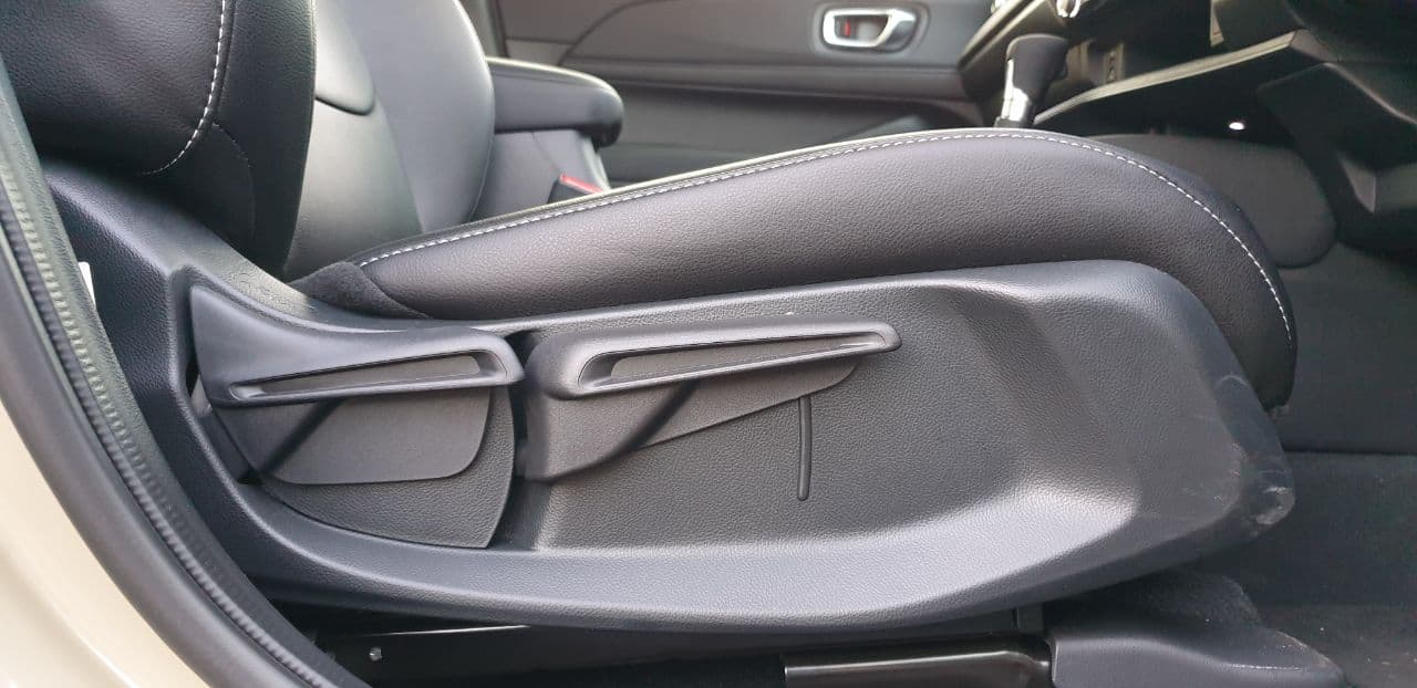 editors images 1645421700343 FrontSeatLevers
